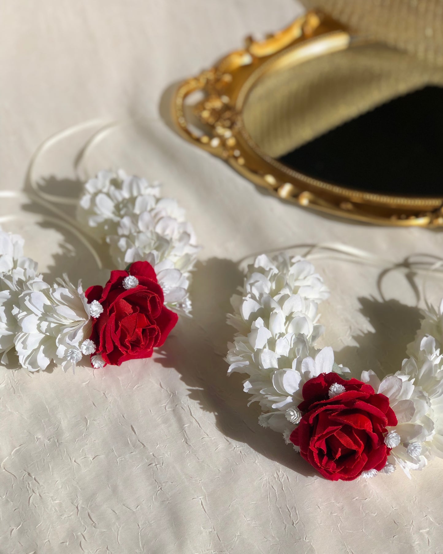 White flower and red rose gajre