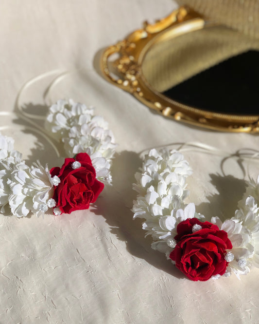 White flower and red rose gajre